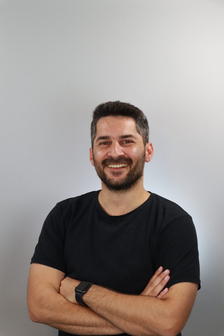 Manolis ZervosiOS Developer@ Skroutz