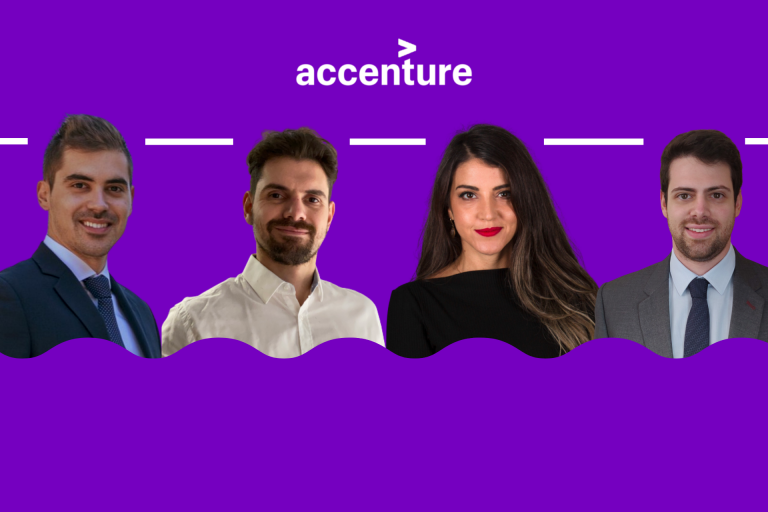Εικόνα με τέσσερις εργαζόμενους της Accenture